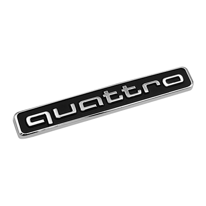 Svart Audi quattro bakre emblem